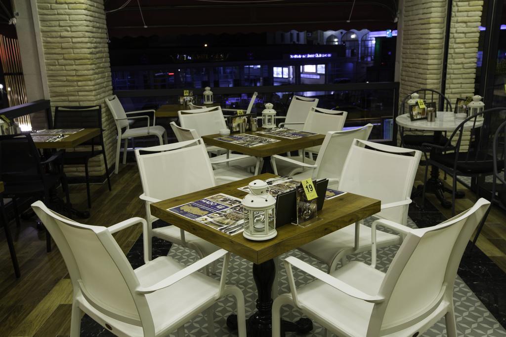 Phosphorion Hotell Istanbul Eksteriør bilde Interior of a restaurant in Nicosia