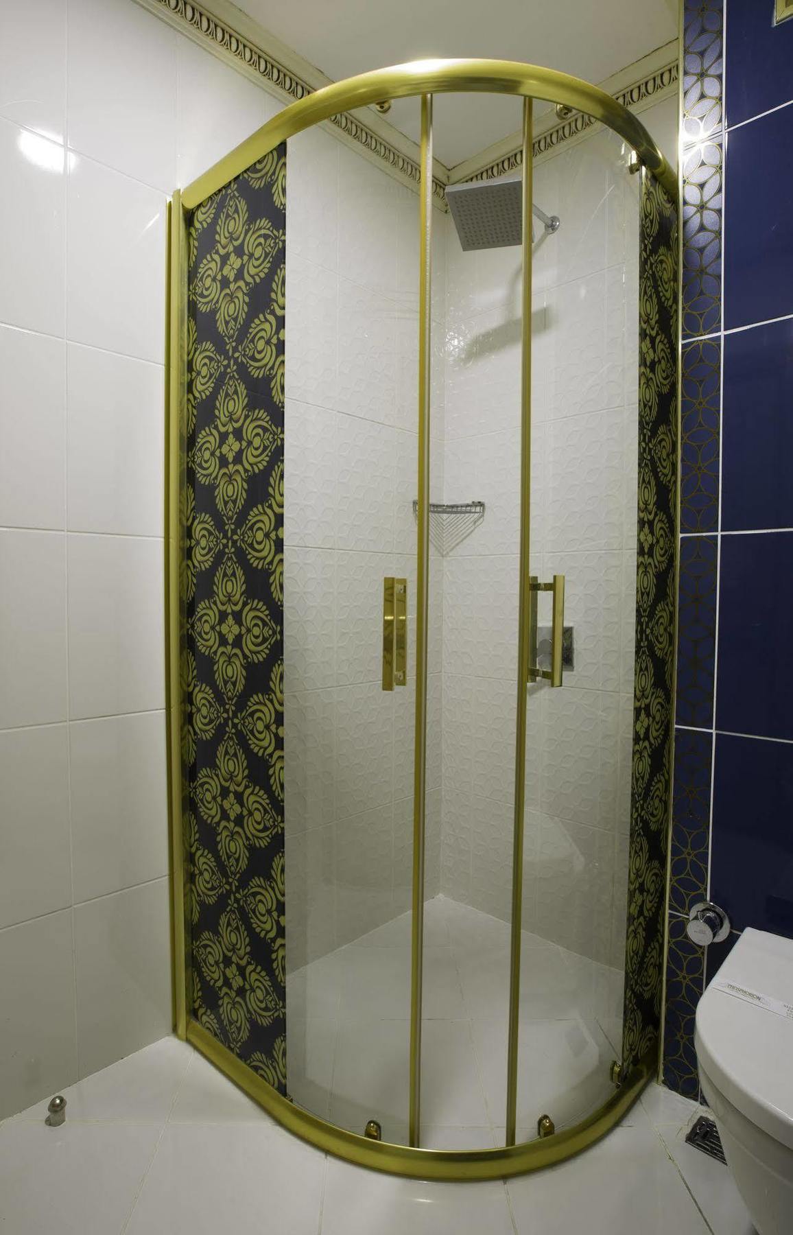 Phosphorion Hotell Istanbul Eksteriør bilde Shower enclosure