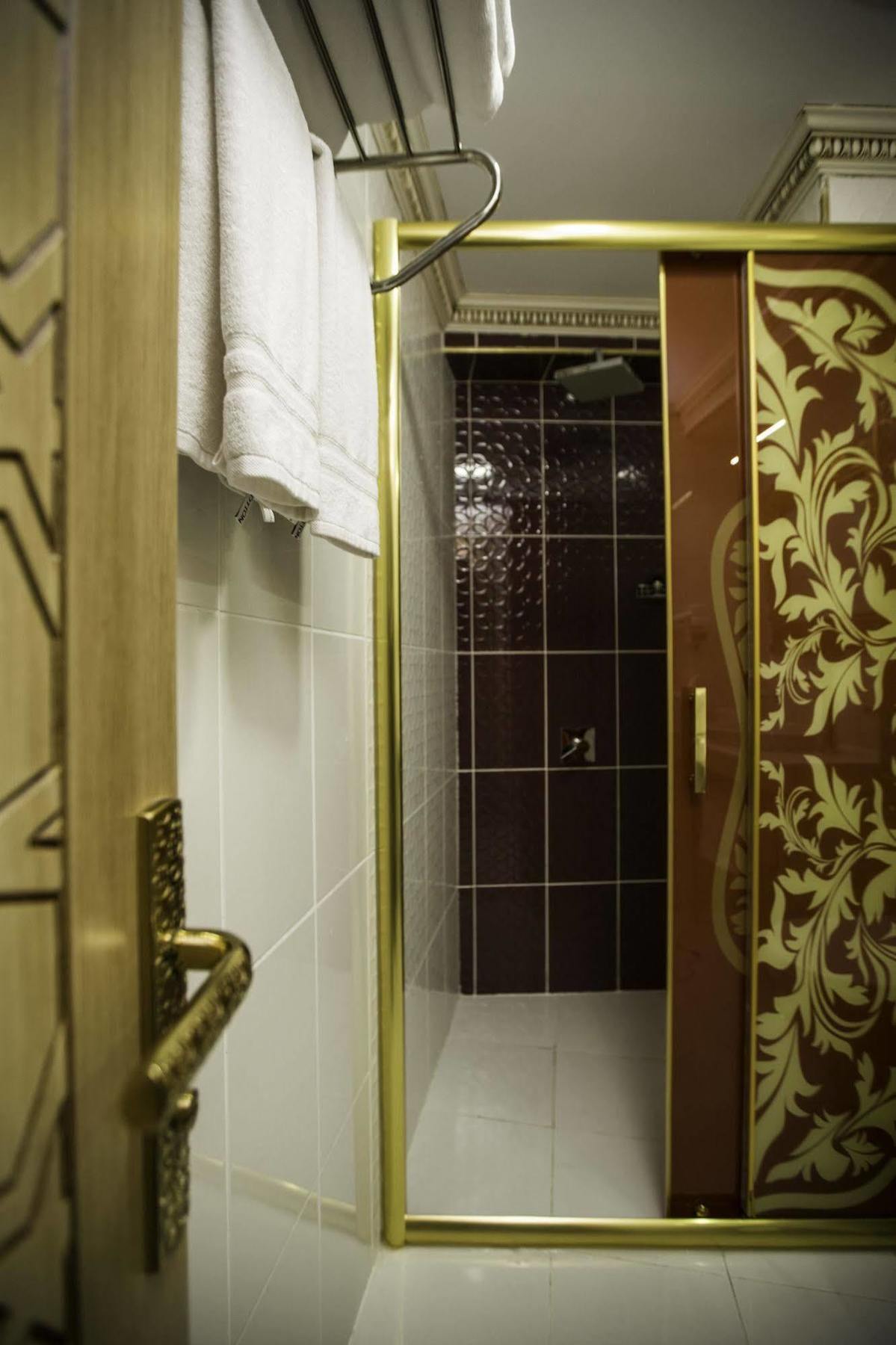 Phosphorion Hotell Istanbul Eksteriør bilde A shower cubicle