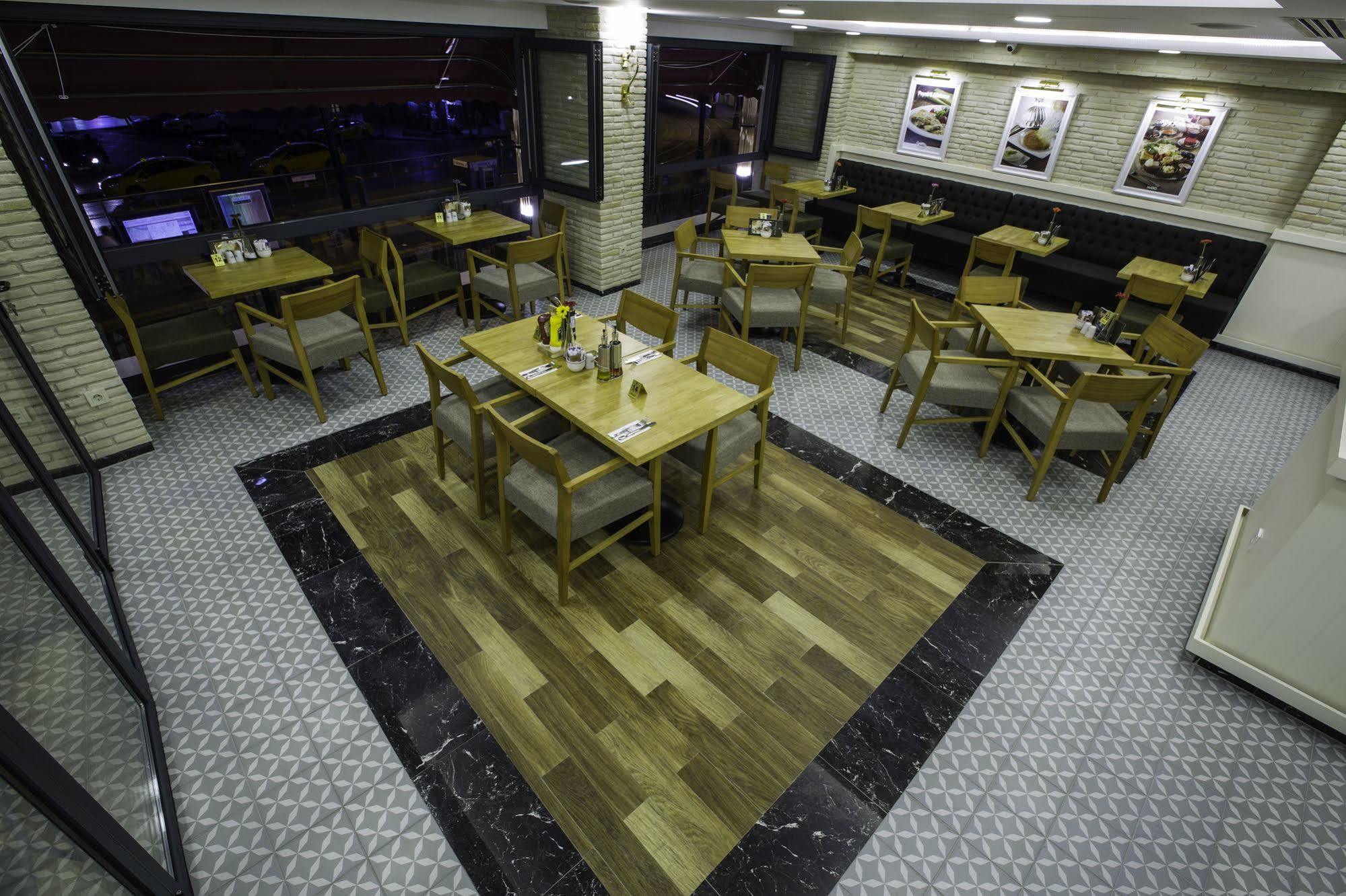Phosphorion Hotell Istanbul Eksteriør bilde Interior of a restaurant