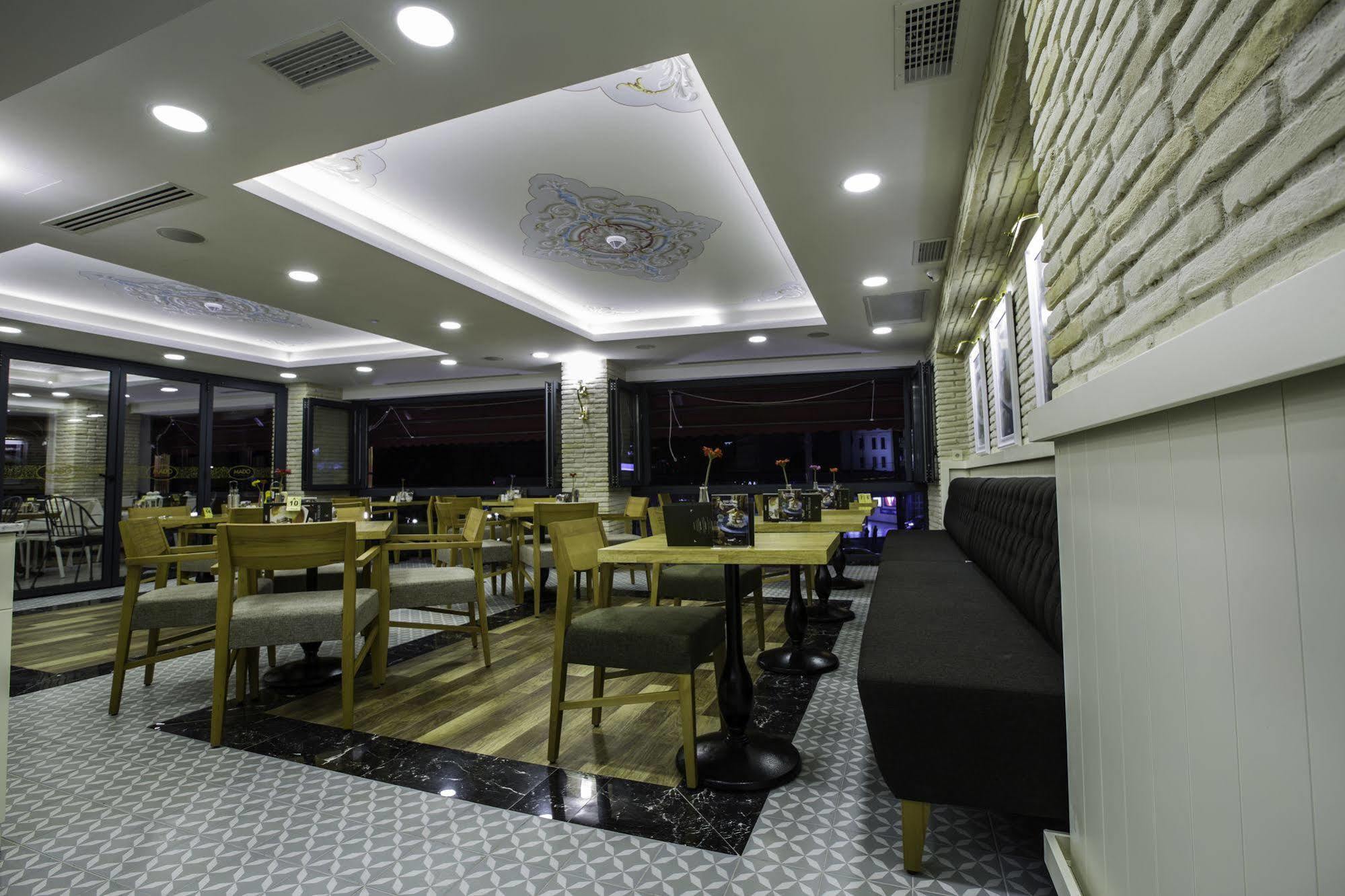 Phosphorion Hotell Istanbul Eksteriør bilde Interior of a restaurant in the hotel