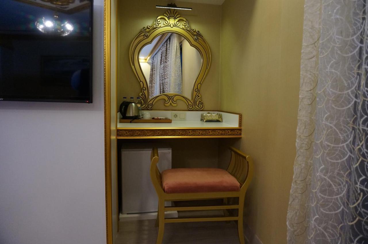 Phosphorion Hotell Istanbul Eksteriør bilde A dressing table in a hotel room