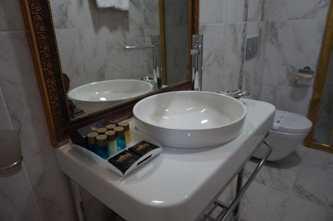 Phosphorion Hotell Istanbul Eksteriør bilde Bathroom in a hotel
